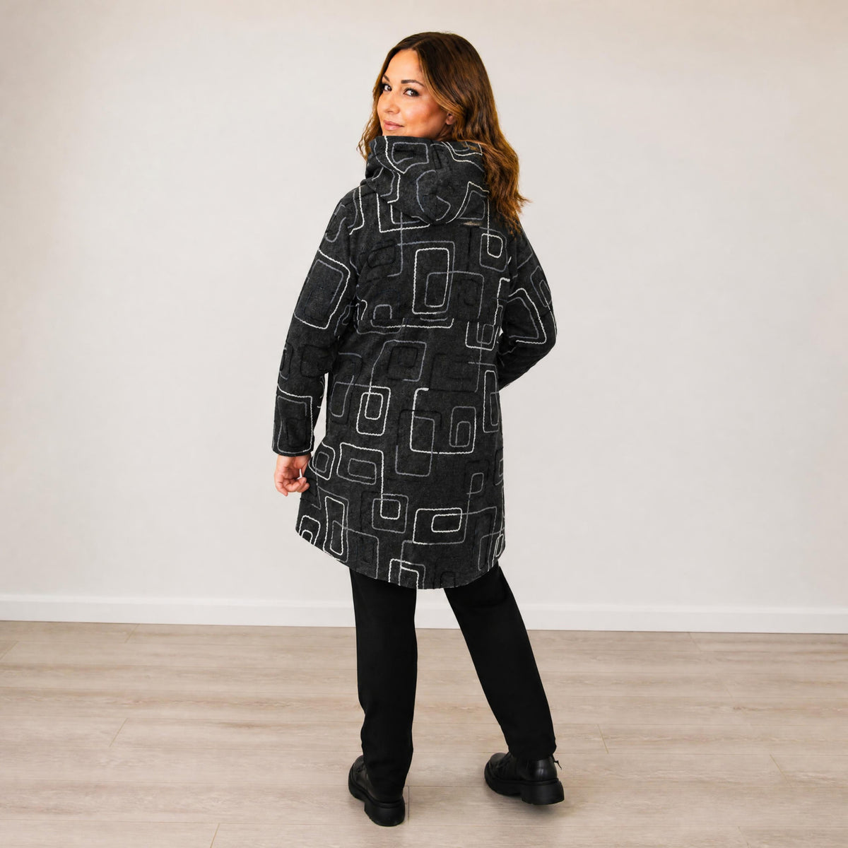 PROMO: Cappotto Ricamato Dolcemente Curvy con cappetta in regalo